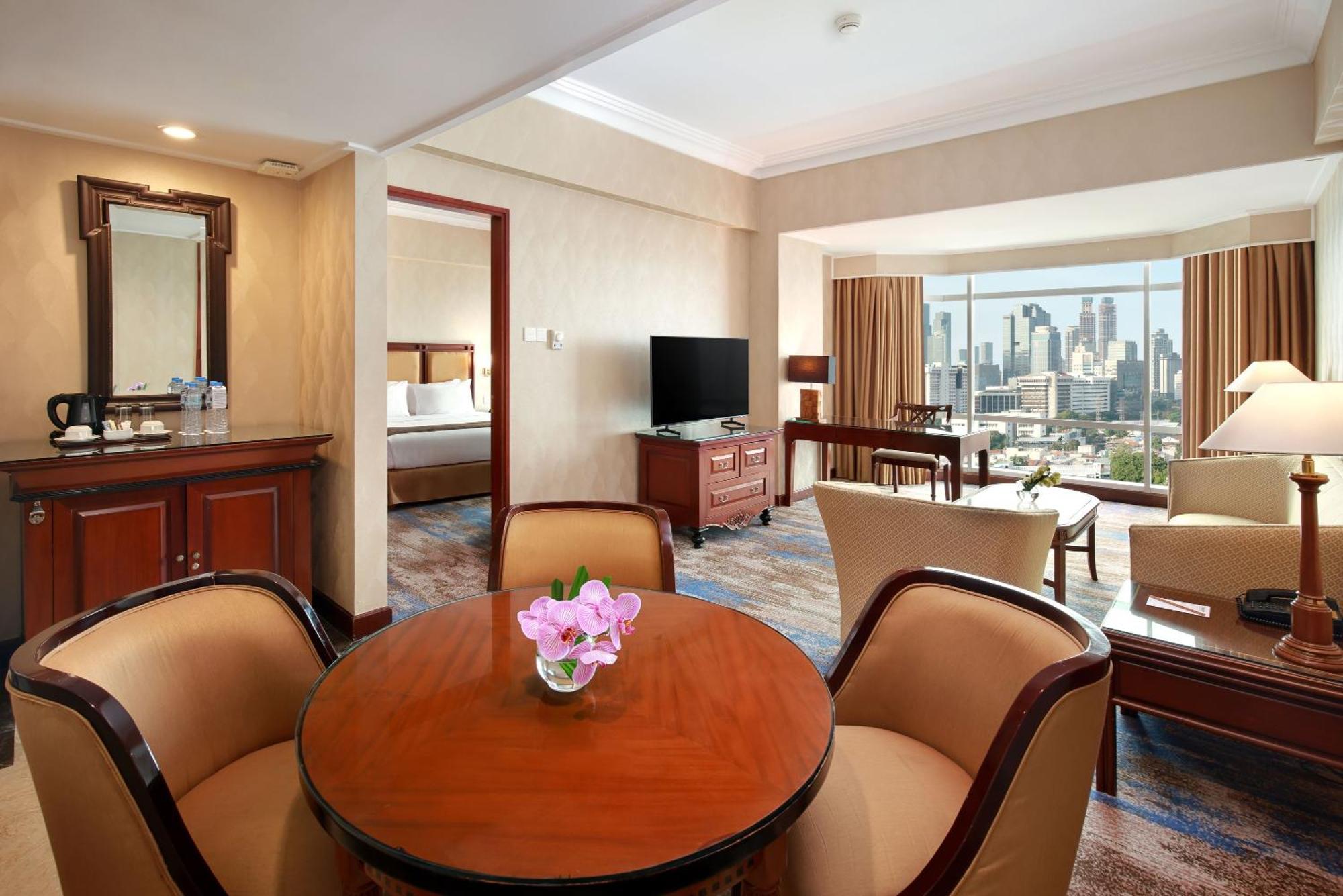 Lumire & Convention Centre 4*