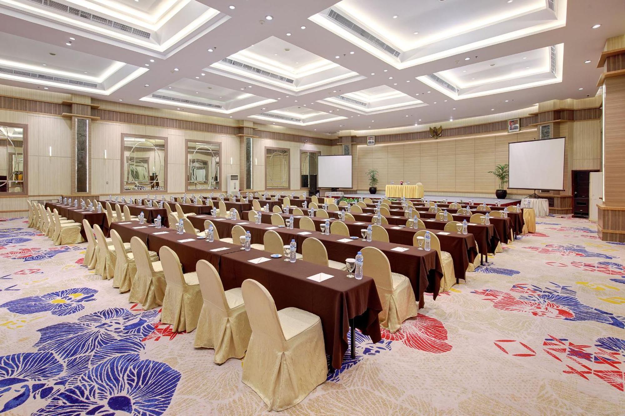 Hotel Lumire & Convention Centre 4*