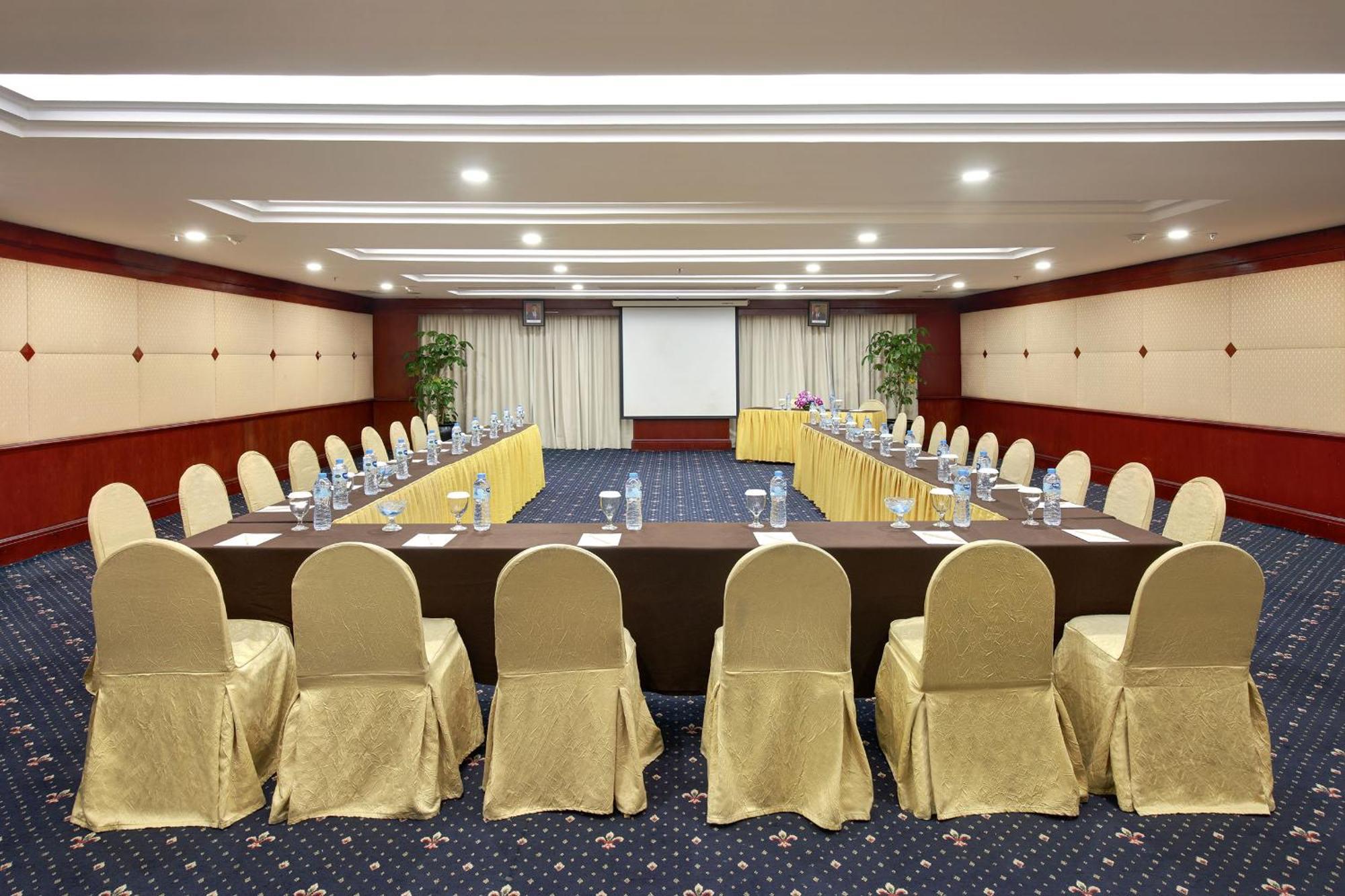 Hotel Lumire & Convention Centre