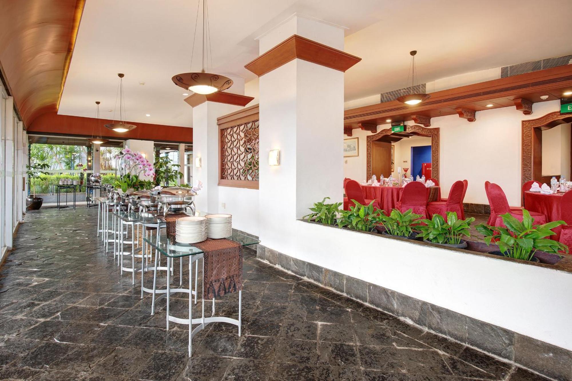 Hotel Lumire & Convention Centre 4*