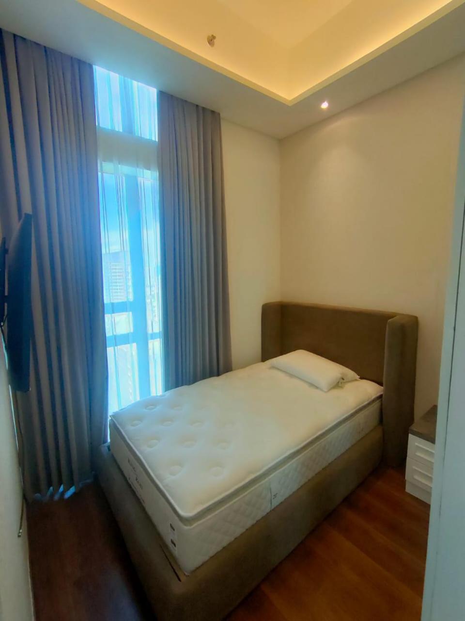 Super Penthouse Stmoritz Apartment, Lippomall Puri Indah Apartamento