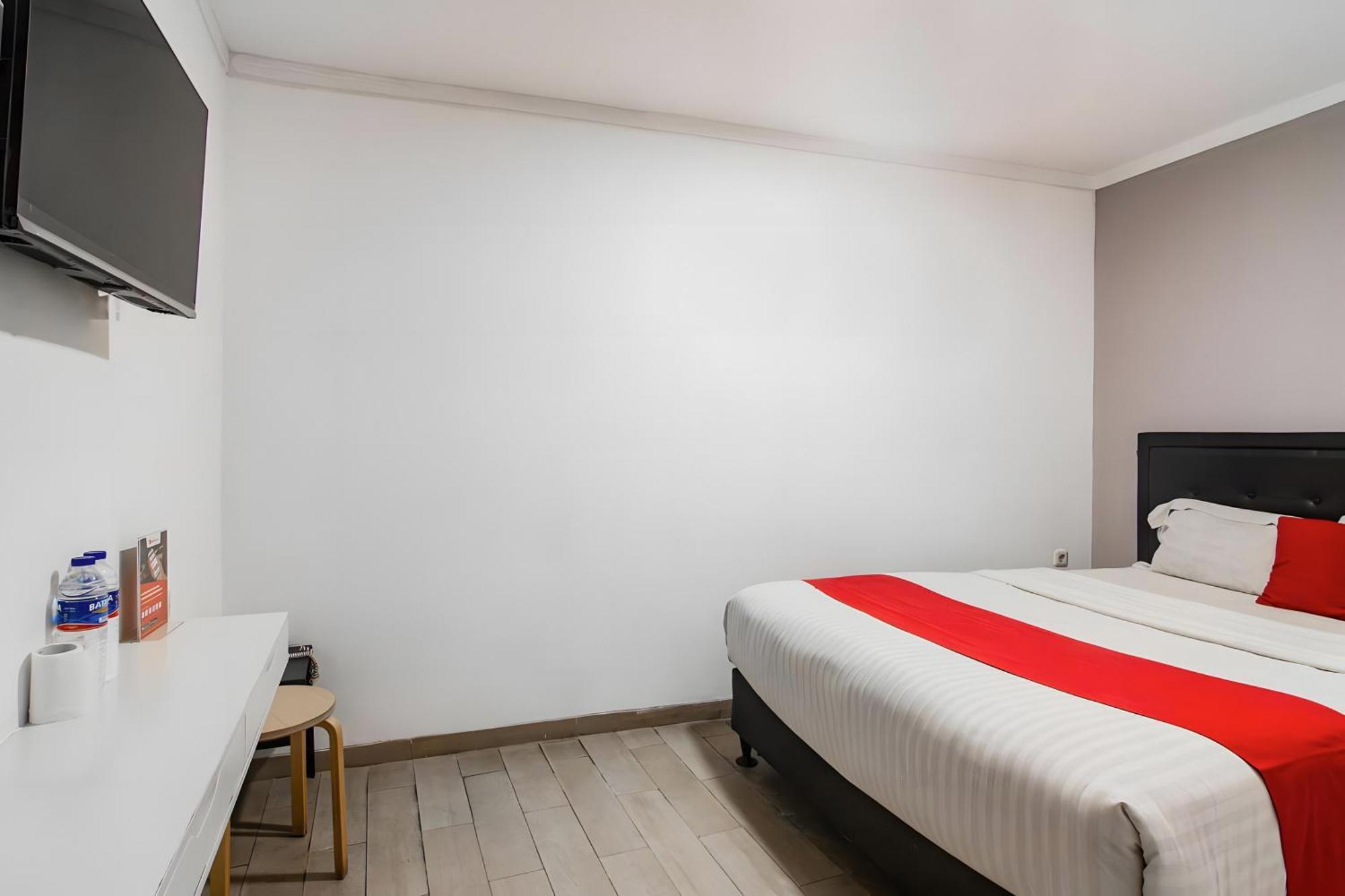 Hotel Super Oyo Cideng Timur Near Monas 2*