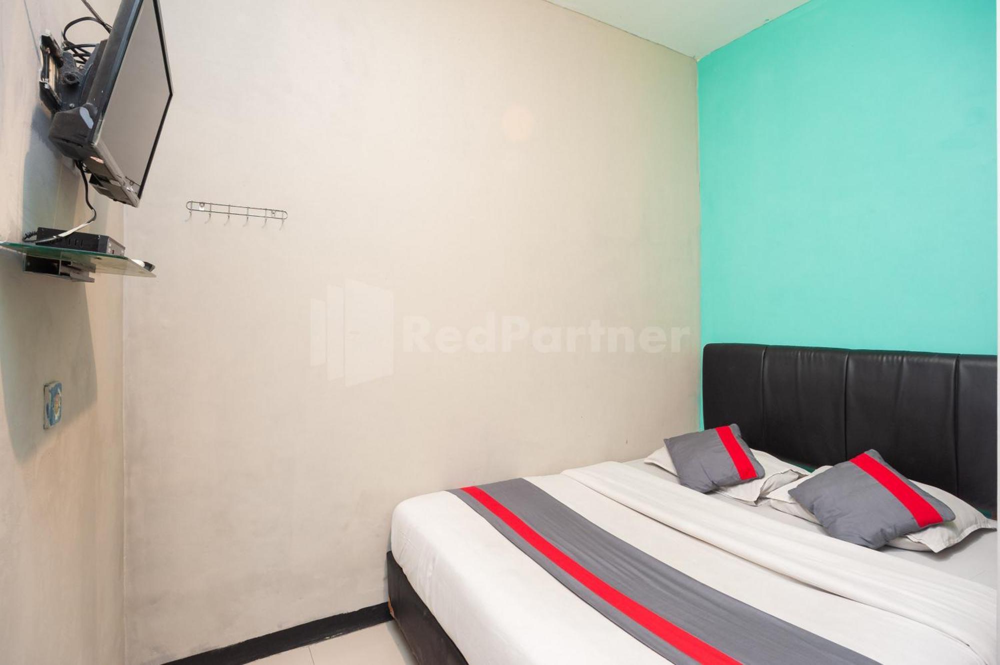 J&b Utan Kayu Mitra Reddoorz