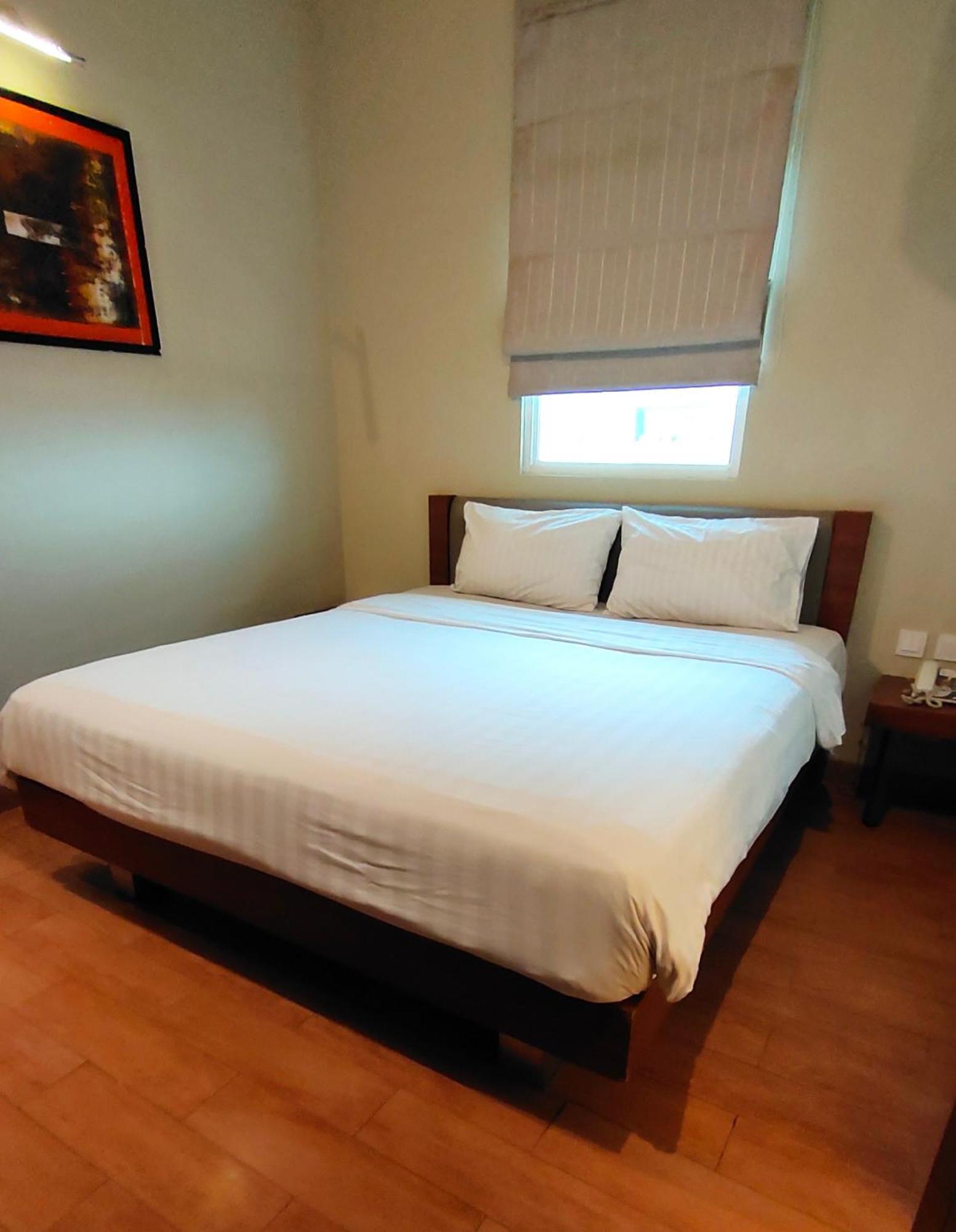 World - Bandengan Hotel 2*