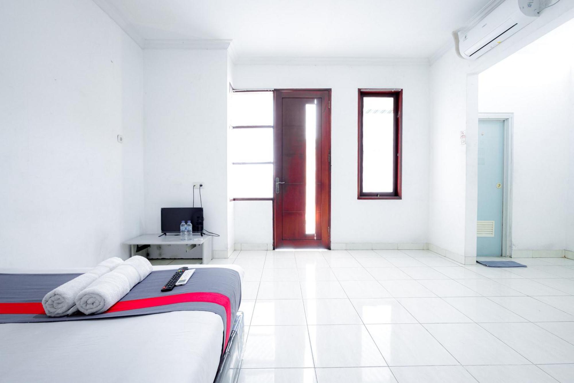 Hotel J&b Tomang Mitra Reddoorz