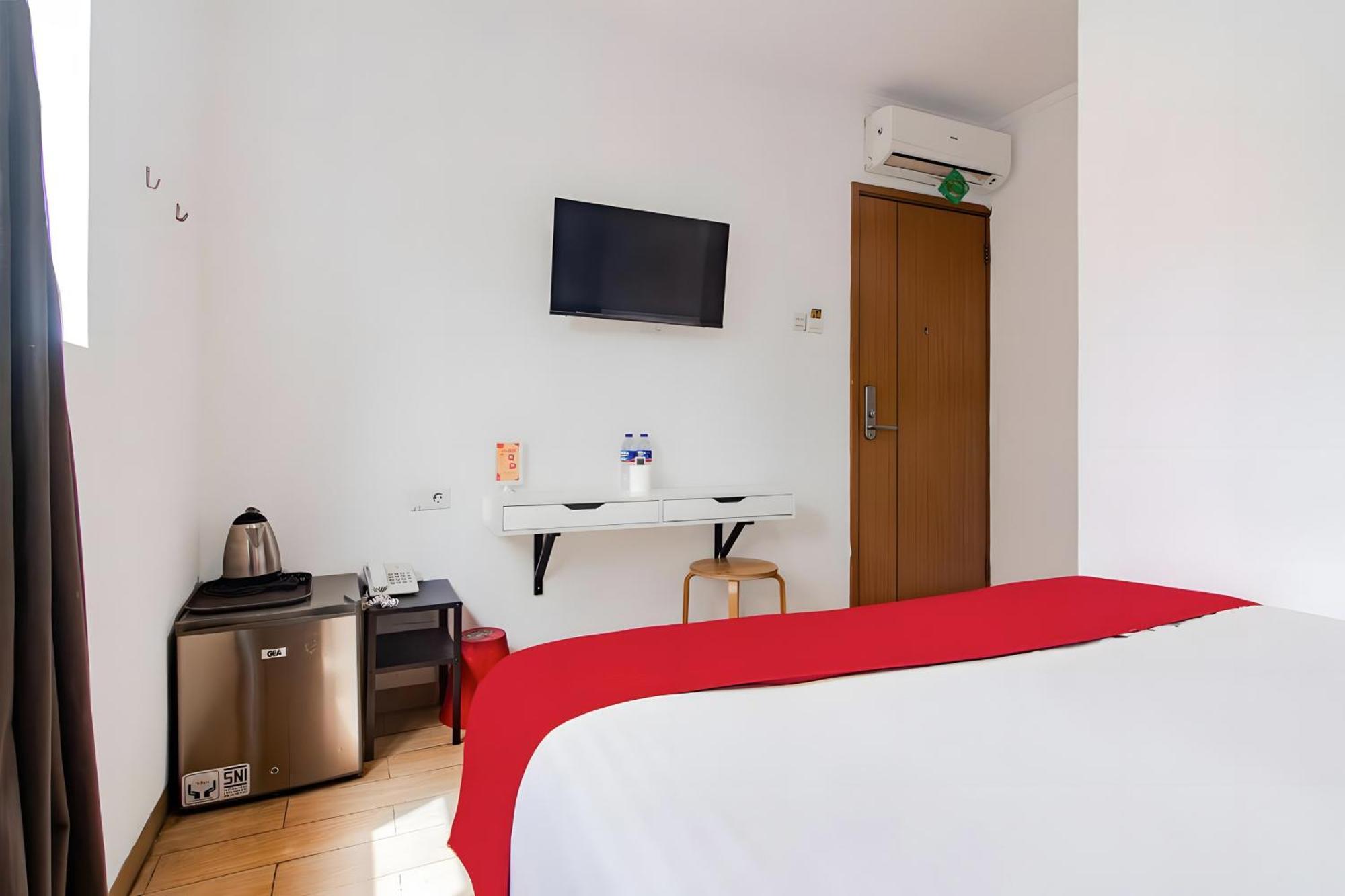 Hotel Super Oyo Cideng Timur Near Monas 2*