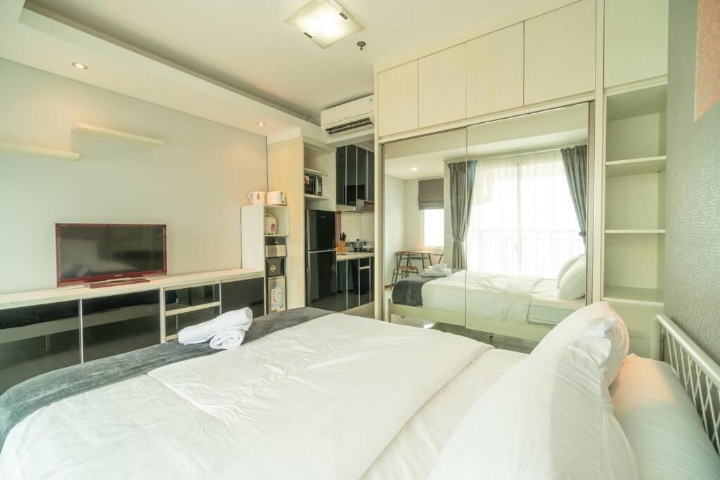 Stylish & Cozy In Jakarta, Scbd Apartment
