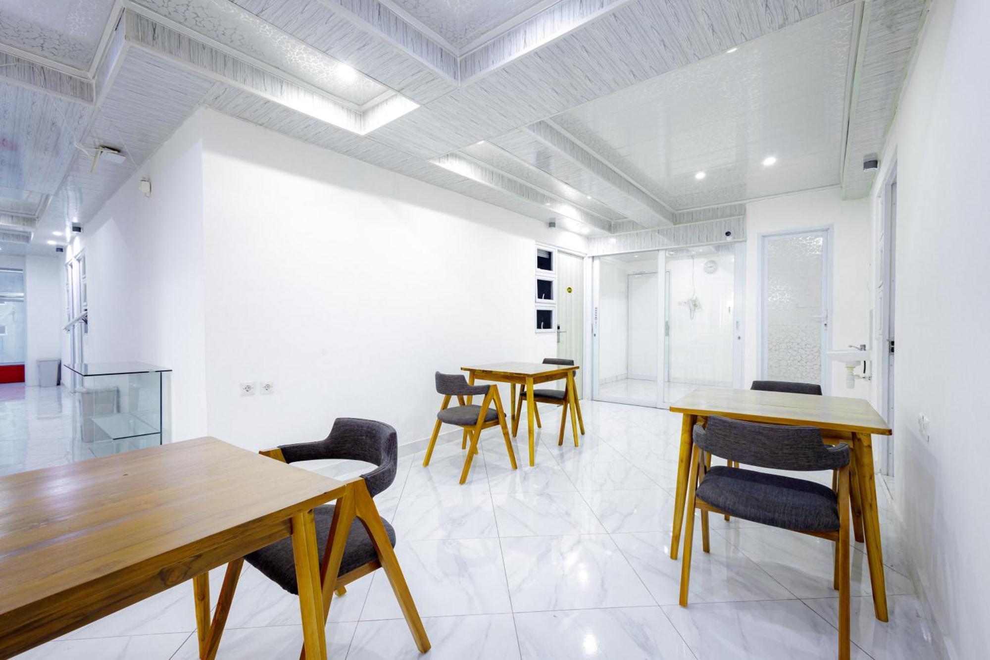 Urbanview Kota Tua 3* Jakarta