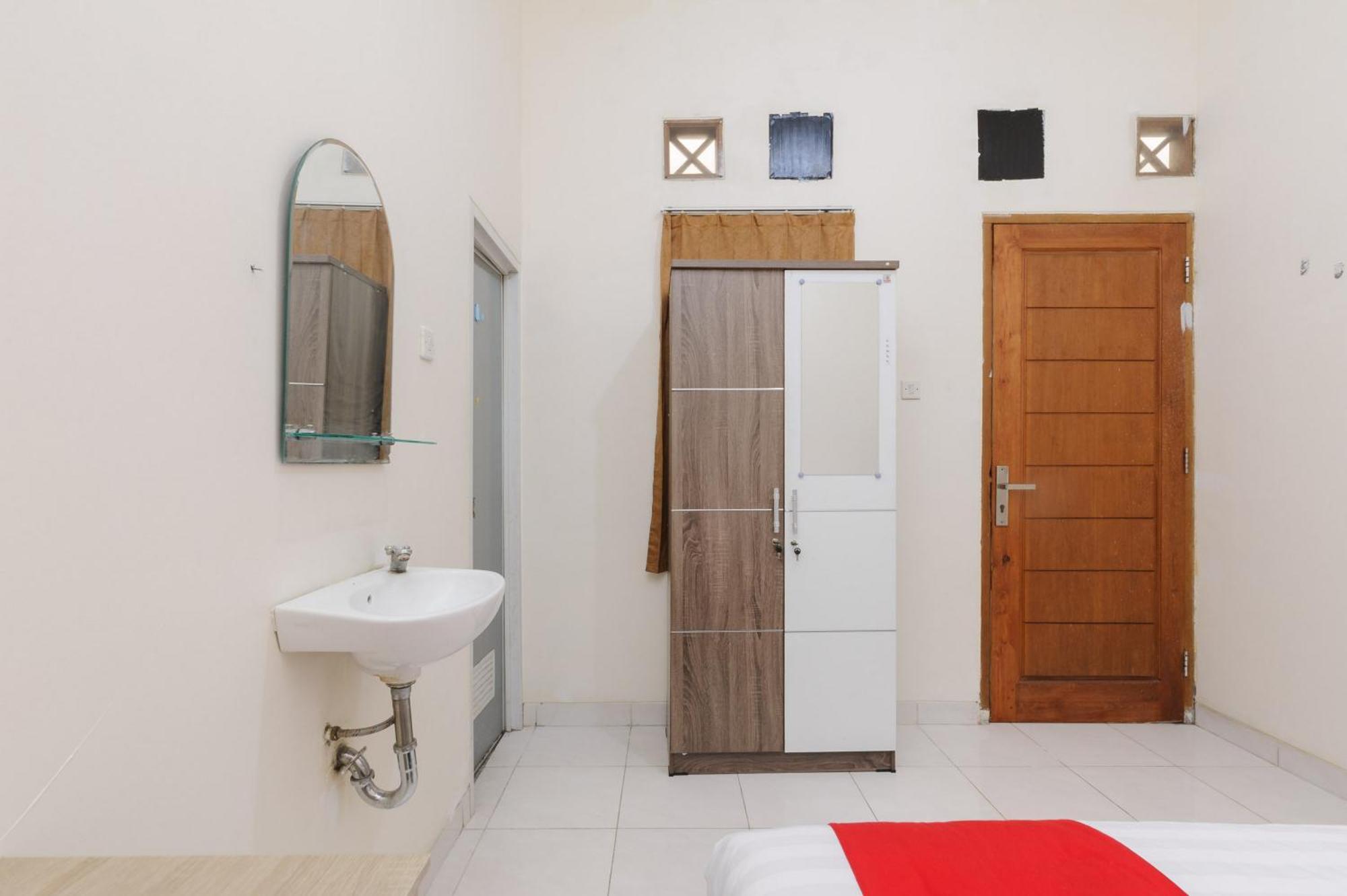 Guest house Reddoorz At Meruya Utara
