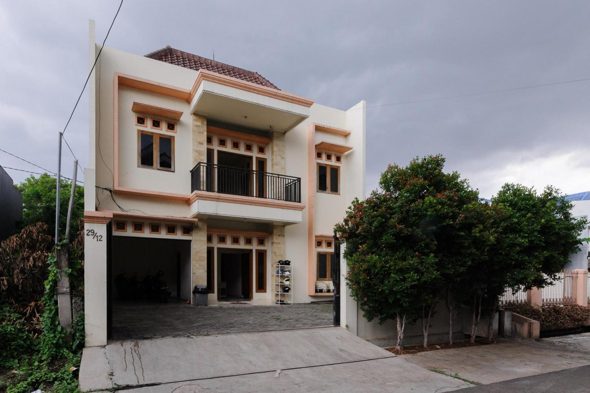 Guest house Reddoorz At Meruya Utara *