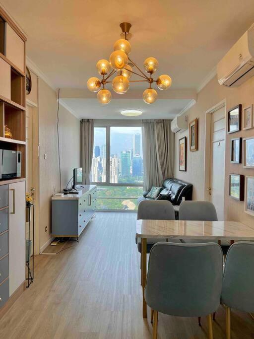 Swsb — 3br In Centre Apartment