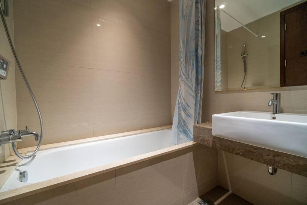 Apartment Luxury & Bright 2br Chianti Tower Mall Access Jakarta