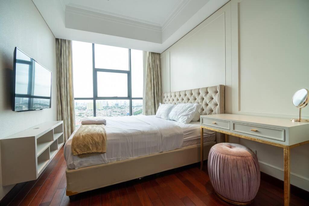 Apartment Luxury & Bright 2br Chianti Tower Mall Access Jakarta