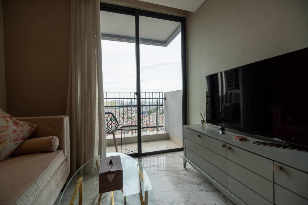 Luxury & Bright 2br Chianti Tower Mall Access * Jakarta
