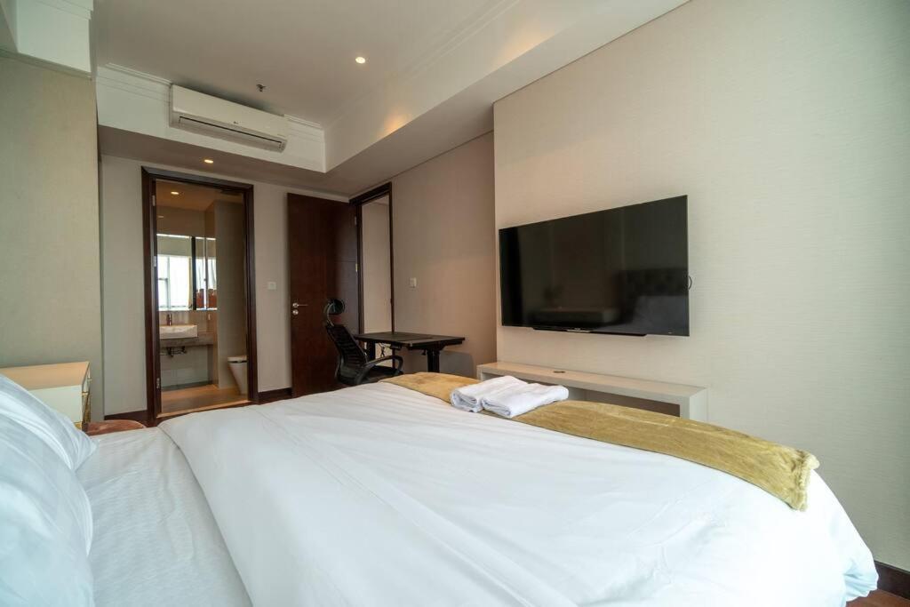Luxury & Bright 2br Chianti Tower Mall Access Jakarta