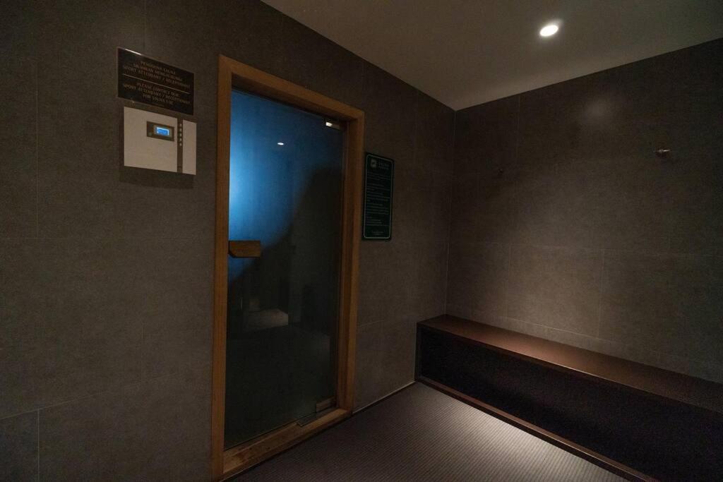 Apartment Luxury & Bright 2br Chianti Tower Mall Access