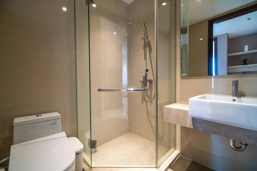 Luxury & Bright 2br Chianti Tower Mall Access Apartment *