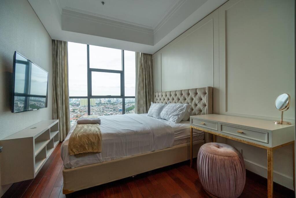 Apartment Luxury & Bright 2br Chianti Tower Mall Access Jakarta
