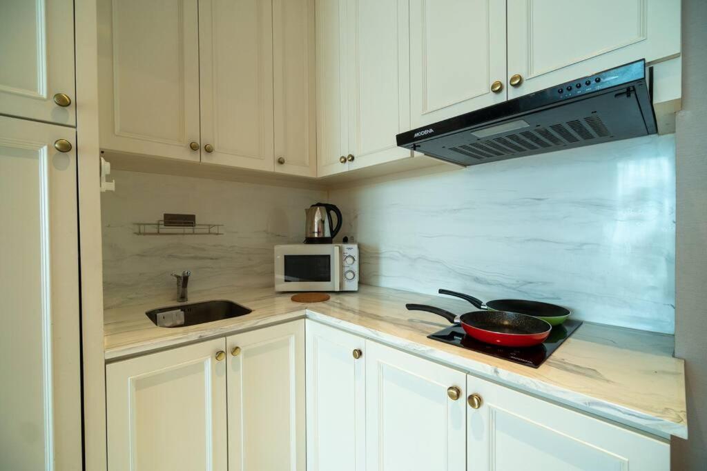 Luxury & Bright 2br Chianti Tower Mall Access Apartment