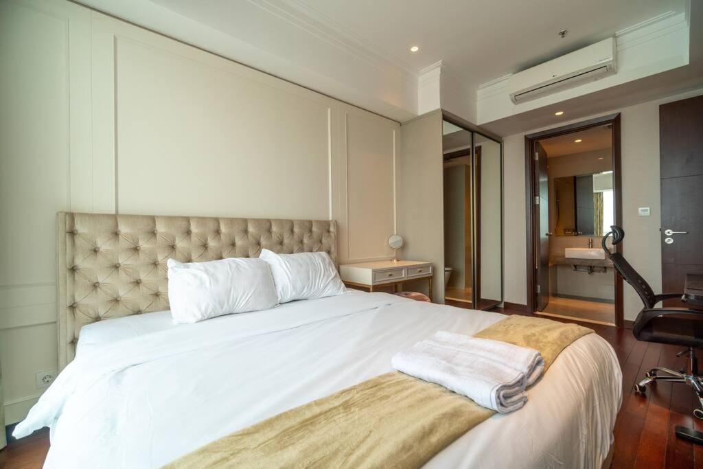 Luxury & Bright 2br Chianti Tower Mall Access * Jakarta