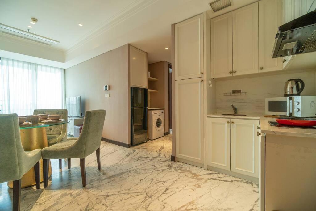 Luxury & Bright 2br Chianti Tower Mall Access Apartment