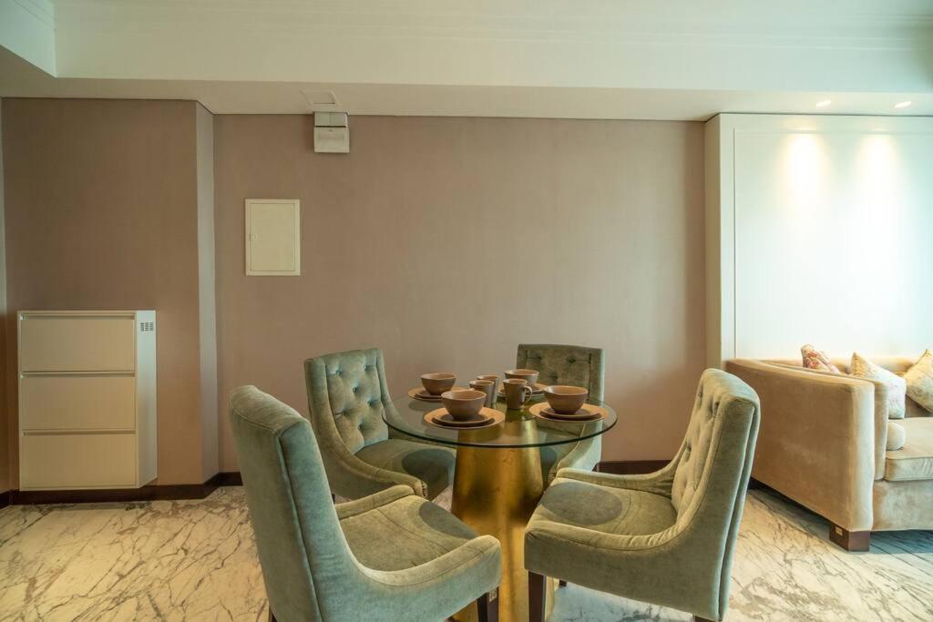 Apartment Luxury & Bright 2br Chianti Tower Mall Access *