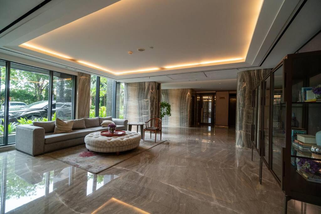 Apartment Luxury & Bright 2br Chianti Tower Mall Access