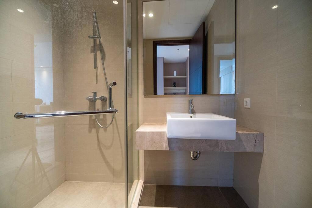 Apartment Luxury & Bright 2br Chianti Tower Mall Access *