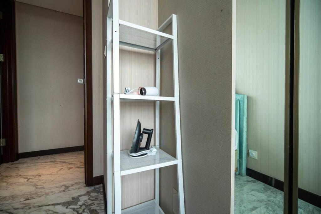 Luxury & Bright 2br Chianti Tower Mall Access *