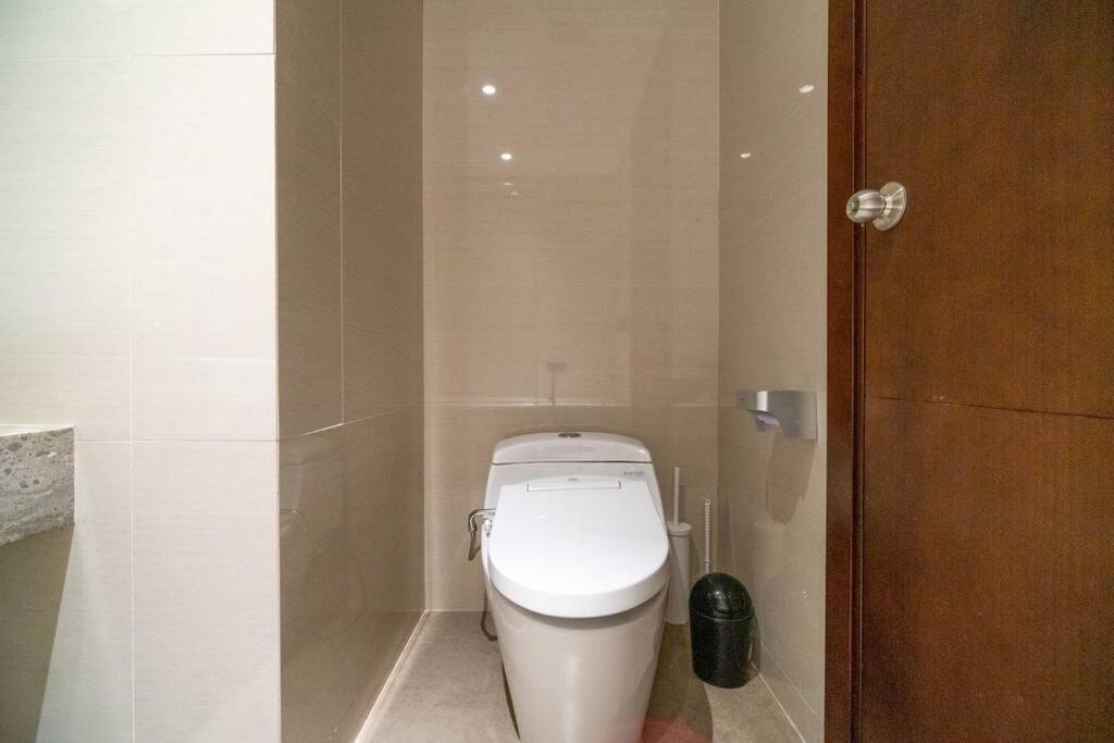 Luxury & Bright 2br Chianti Tower Mall Access