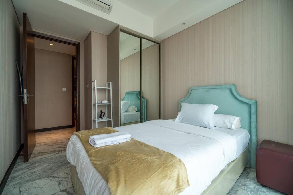 Luxury & Bright 2br Chianti Tower Mall Access Jakarta