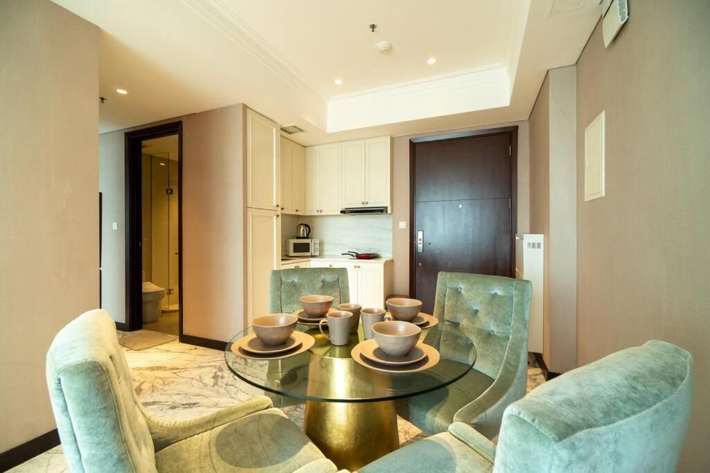 Luxury & Bright 2br Chianti Tower Mall Access Apartment