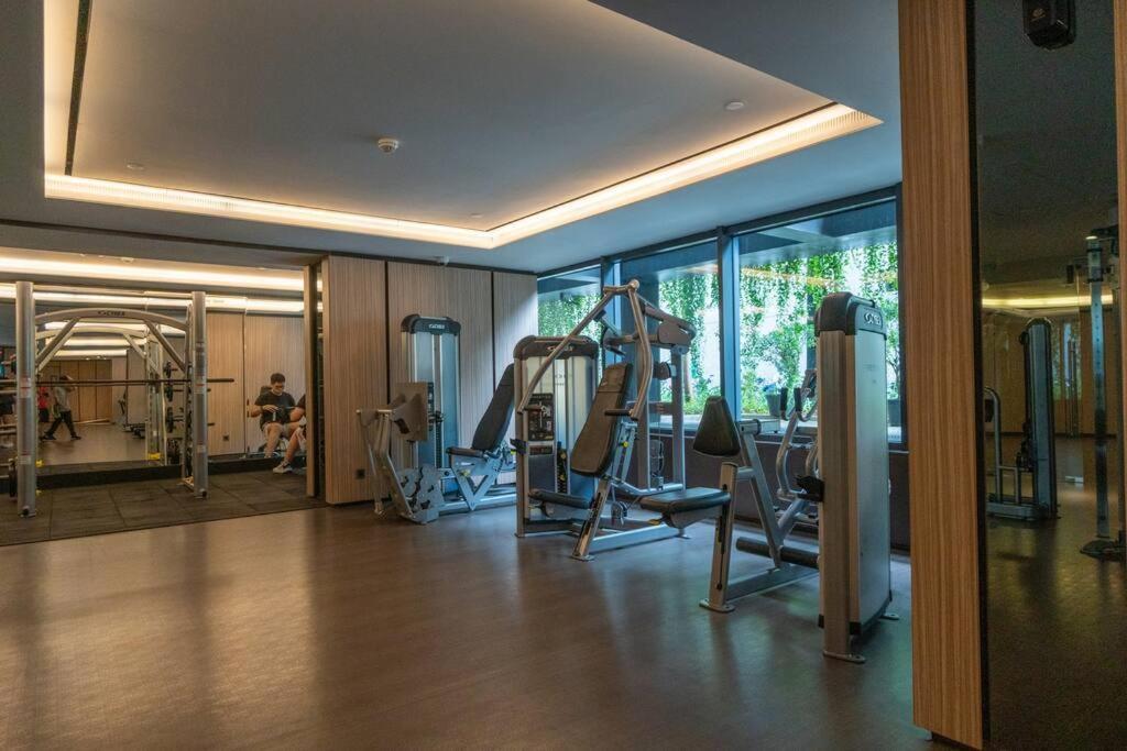 Luxury & Bright 2br Chianti Tower Mall Access *