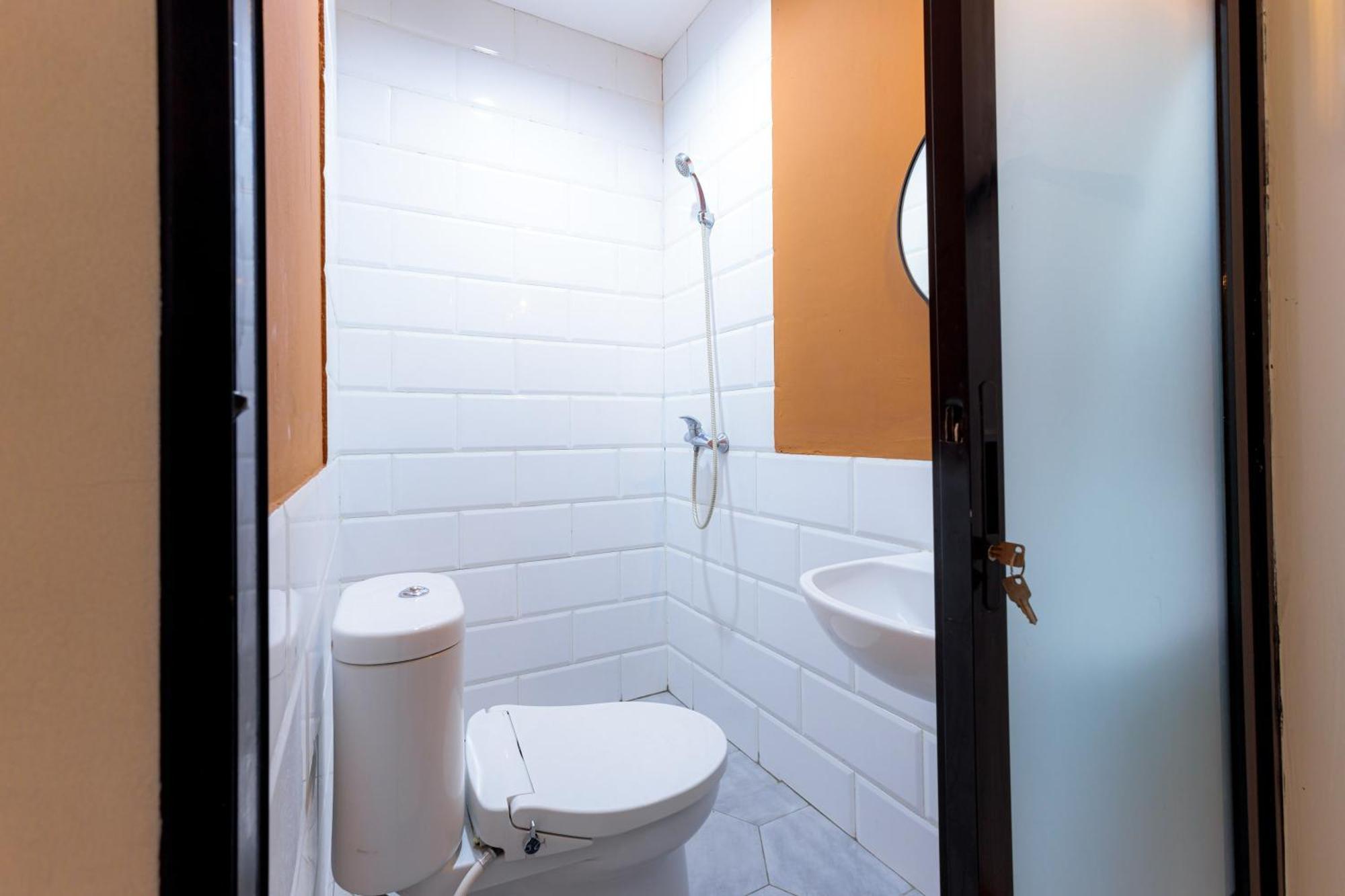 Hotel Reddoorz Near Mangga Dua Mall Jakarta