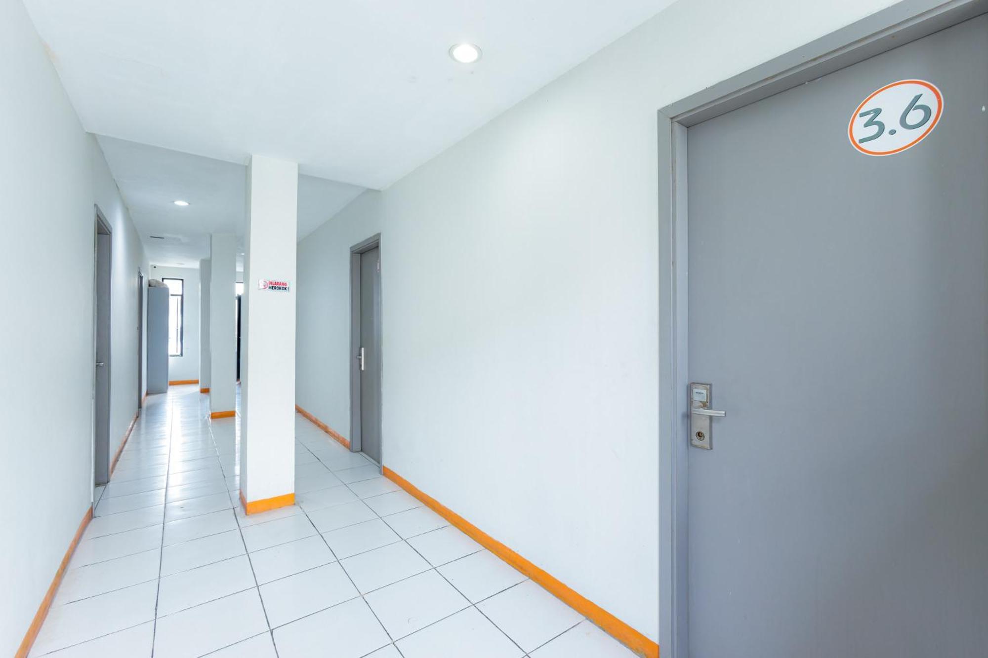 Hotel Reddoorz Near Mangga Dua Mall Jakarta