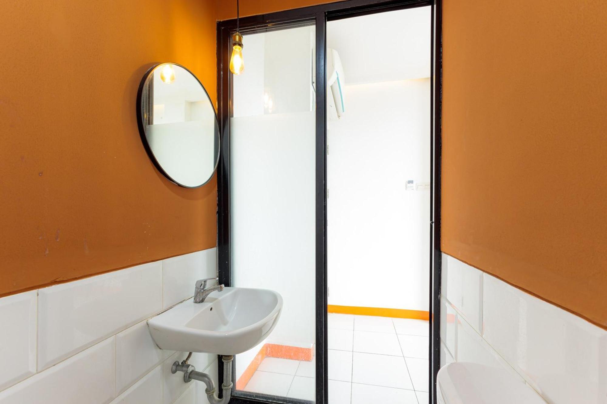 Hotel Reddoorz Near Mangga Dua Mall Jakarta