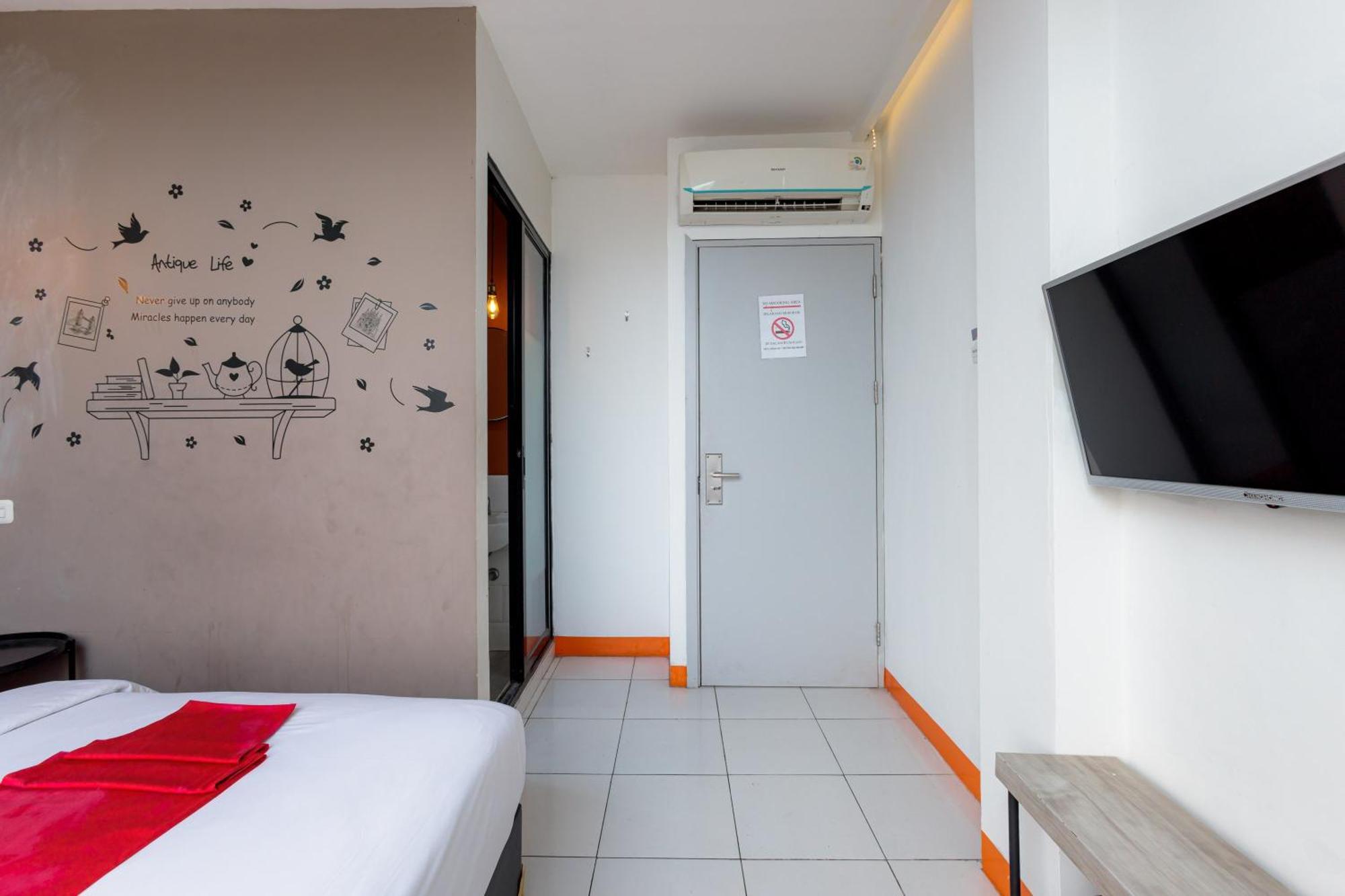 Reddoorz Near Mangga Dua Mall