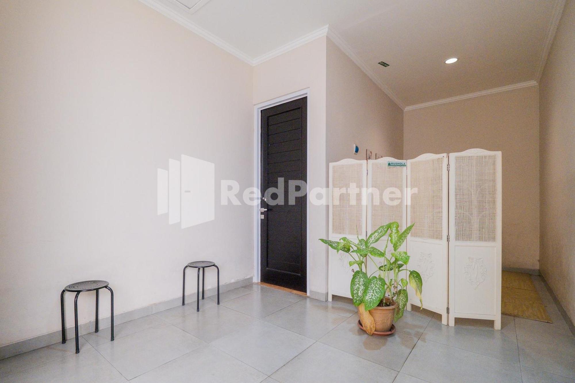 Khách sạn Palm Eight Mitra Reddoorz 3*