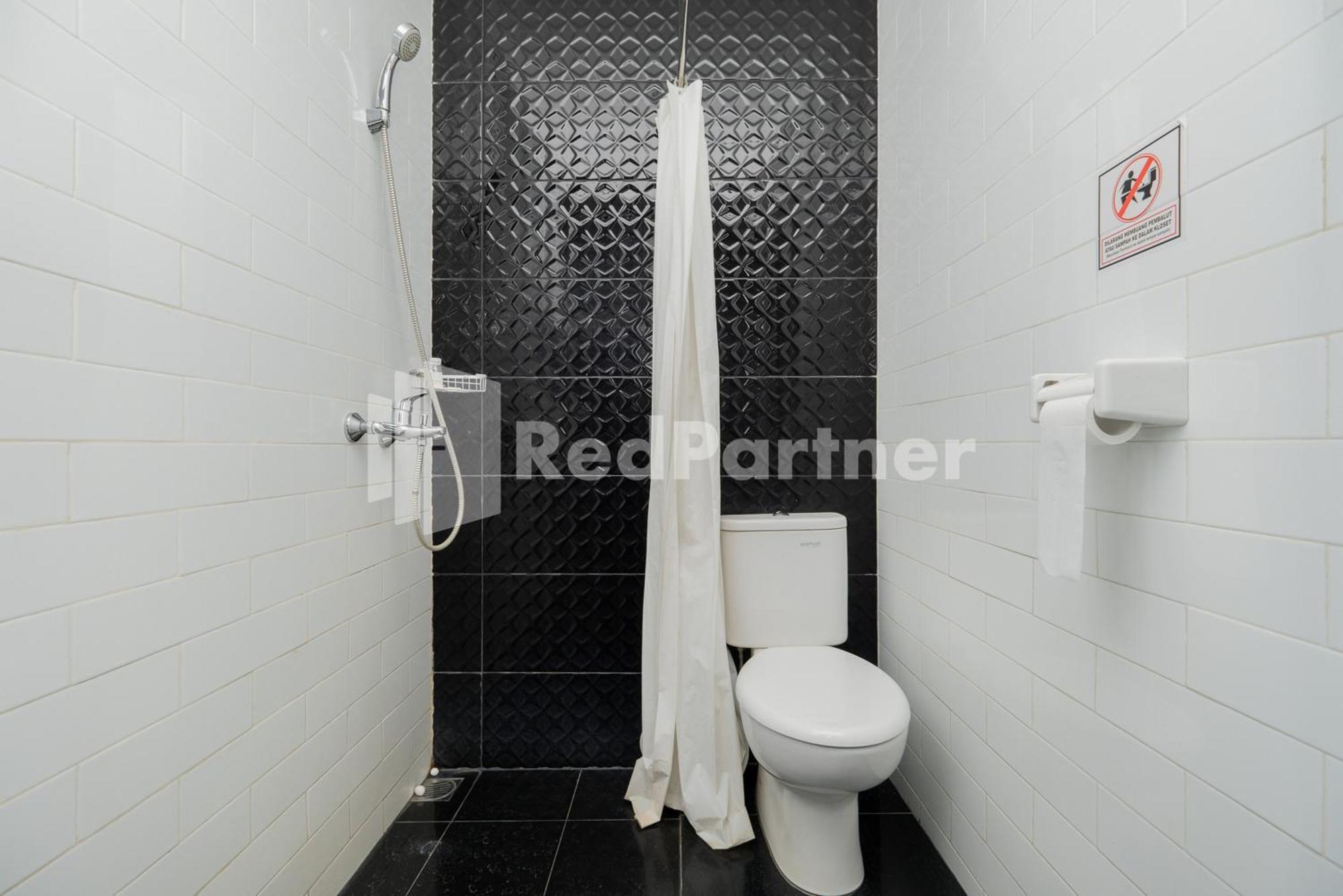 Khách sạn Palm Eight Mitra Reddoorz