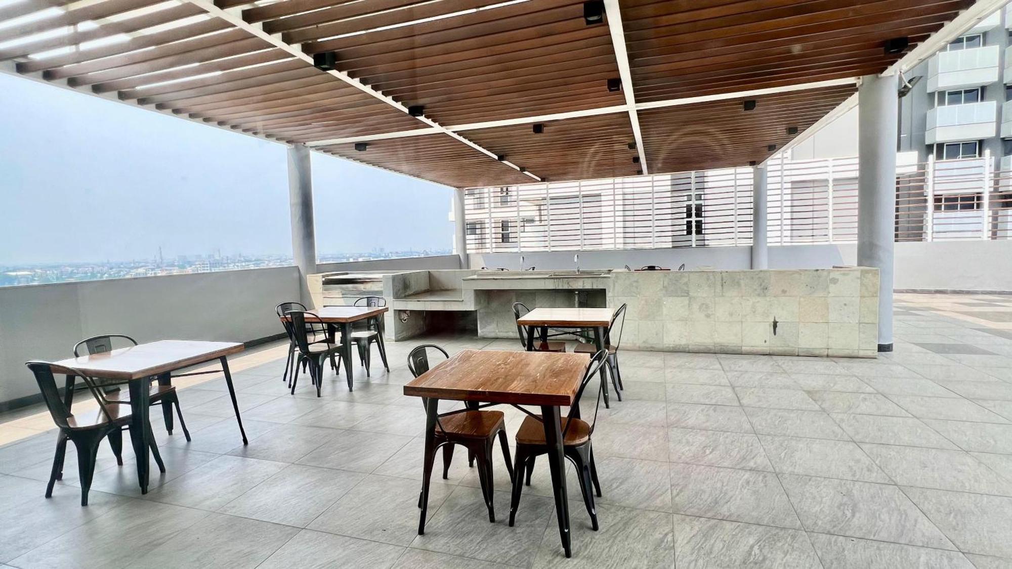 West Vista Jkt Modern Design W/55” Tv And 40/mbps Wi-fi
