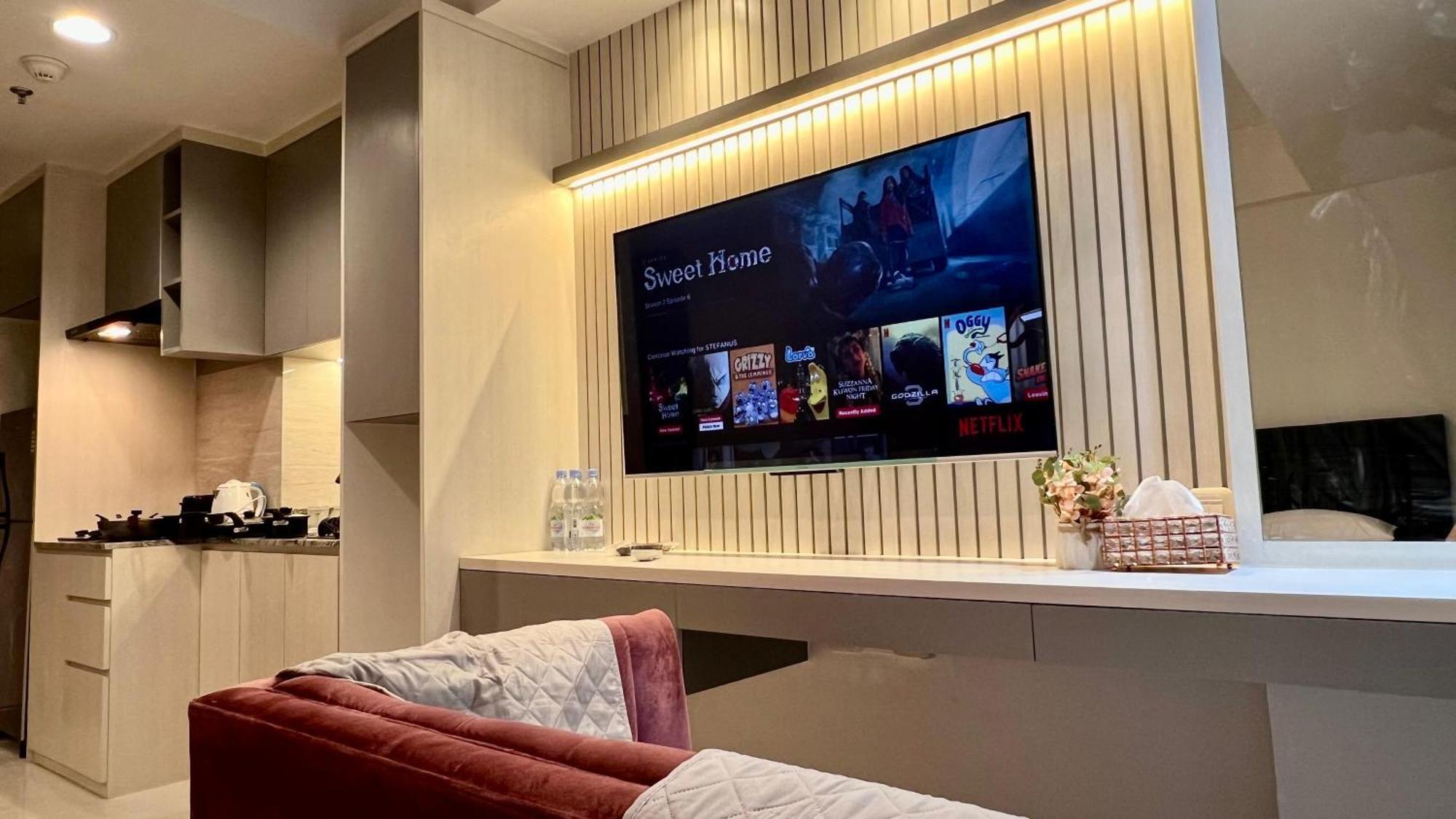 Apartment West Vista Jkt Modern Design W/55” Tv And 40/mbps Wi-fi Jakarta