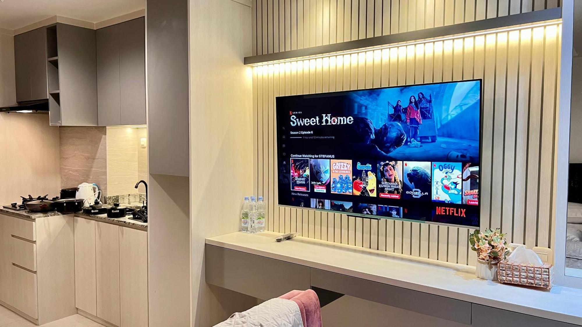 West Vista Jkt Modern Design W/55” Tv And 40/mbps Wi-fi Jakarta