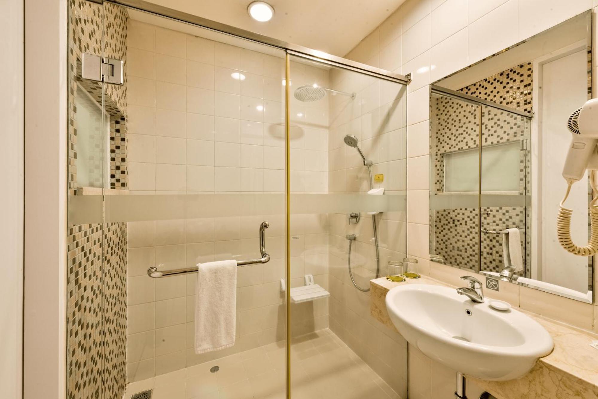 Maxone Premier Melawai Hotel 3*