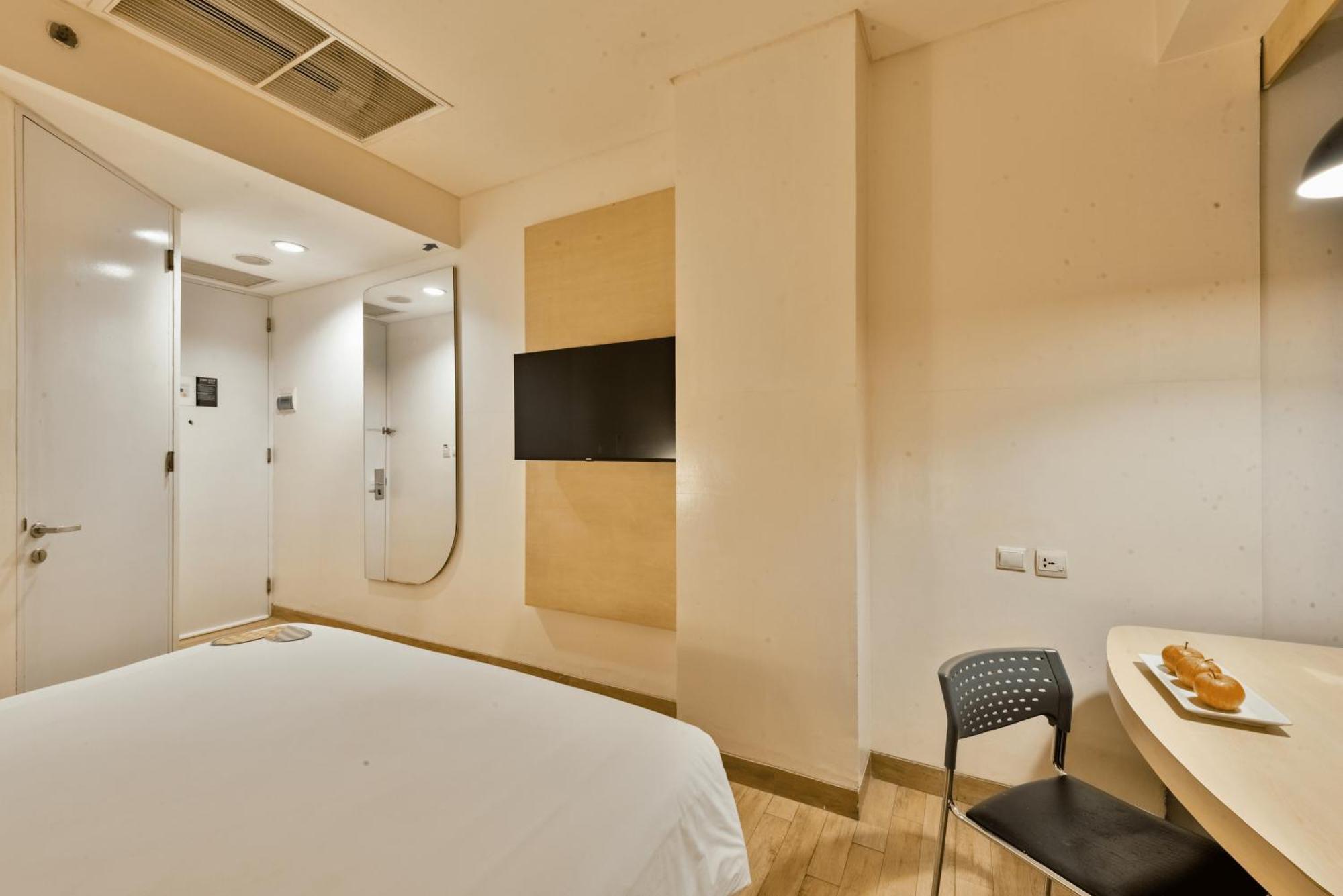 Hotel Maxone Premier Melawai
