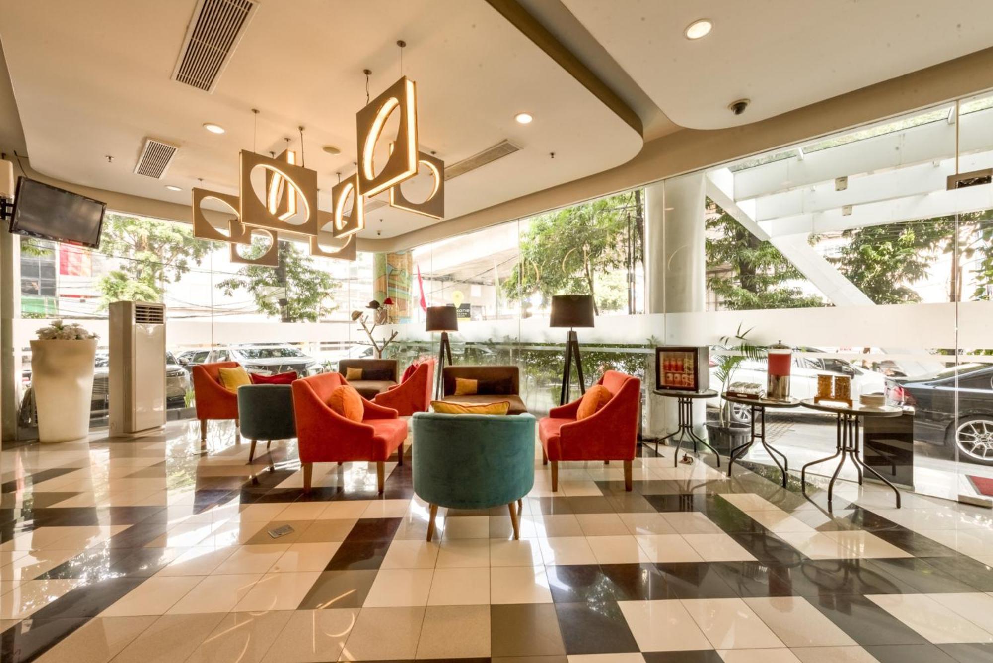 Maxone Premier Melawai Hotel 3*