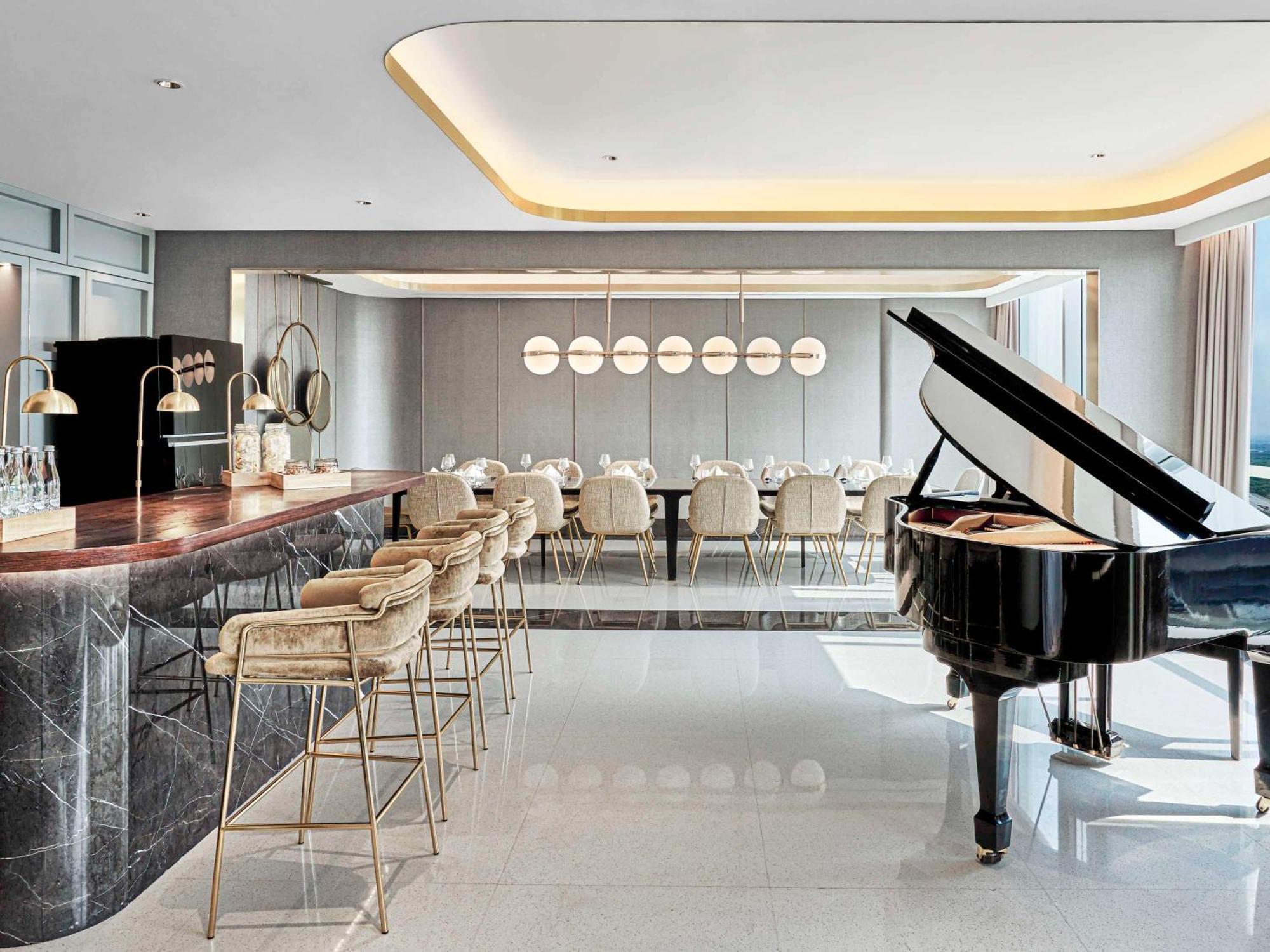 Swissotel Pik Avenue 5*