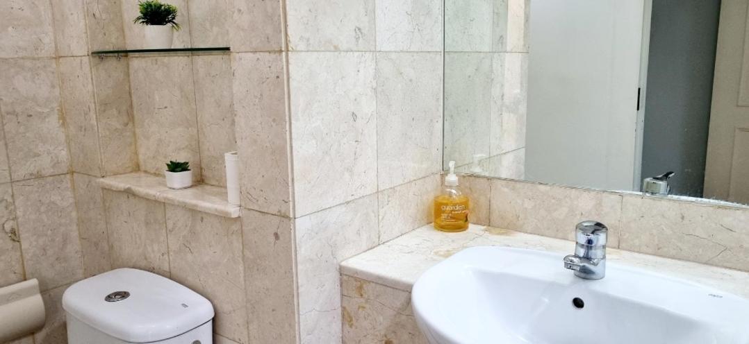 Apartemen Apt Bellagio 2 Bedroom Gold With Wi-fi, Pool & Netflix