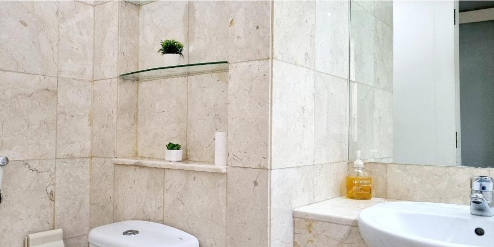 Apt Bellagio 2 Bedroom Gold With Wi-fi, Pool & Netflix Jakarta