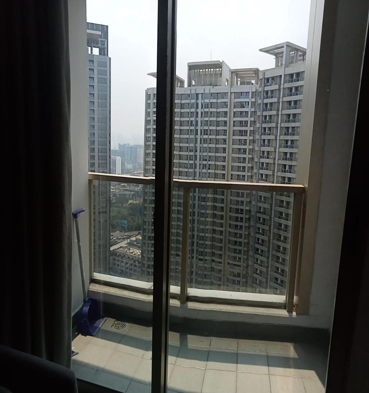 Gin * Jakarta