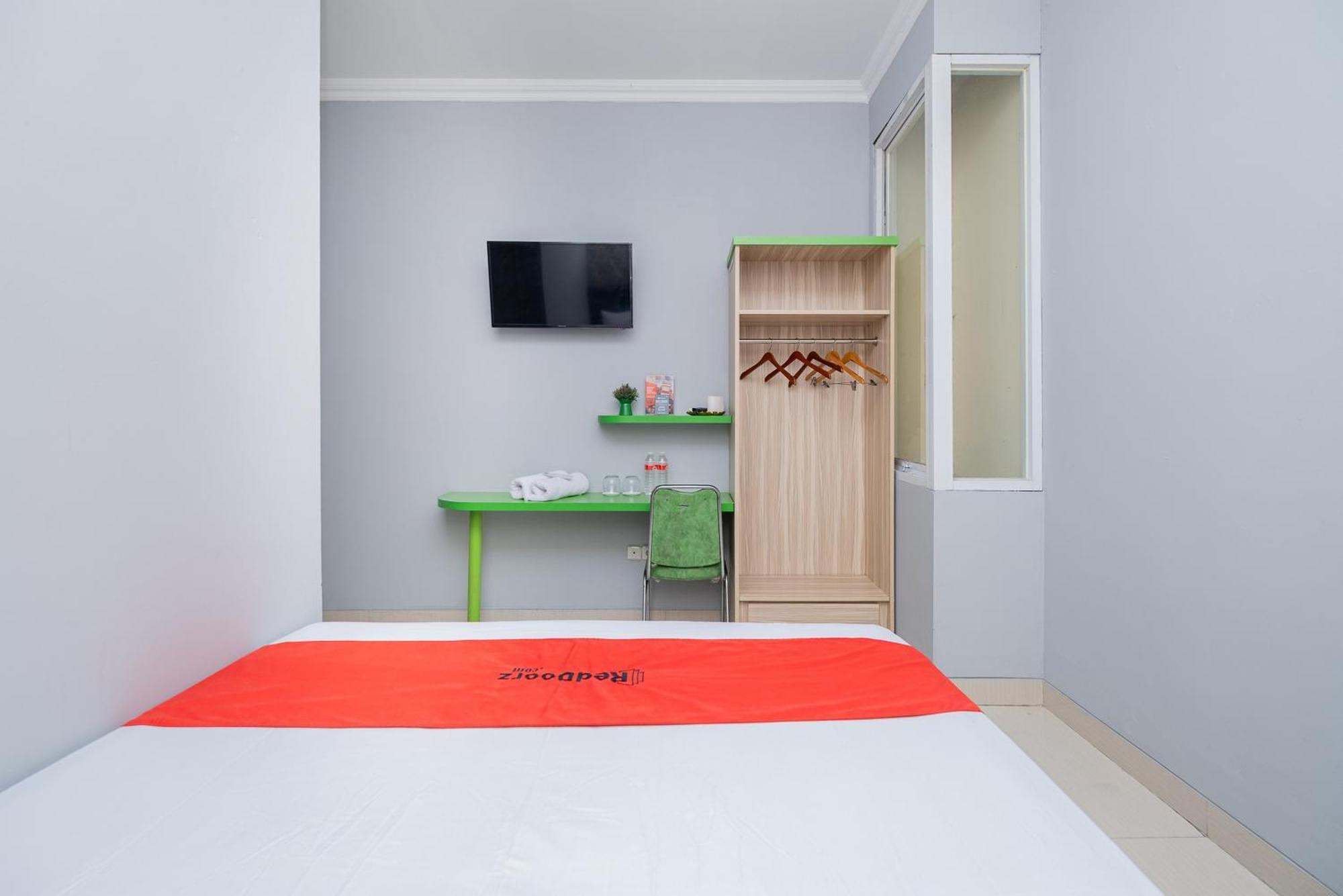 Guest house Reddoorz @ Cideng Barat Jakarta